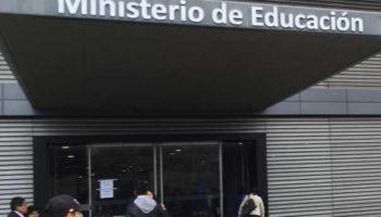 Ministerio de Educación peruano estudia corregir textos escolares deficientes mediante fe de erratas